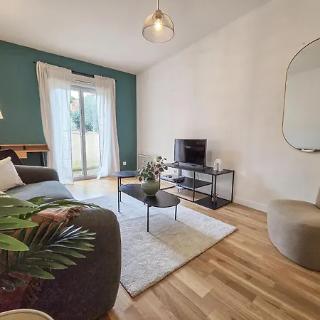 Haussmann - T3 - Centre - Terrasse & Parking Apartman